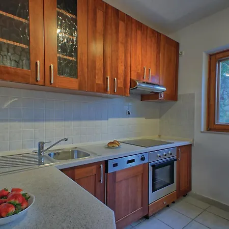 Six-bedroom In Prižba