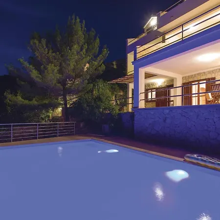 Casa de Férias Six-bedroom In Prizba