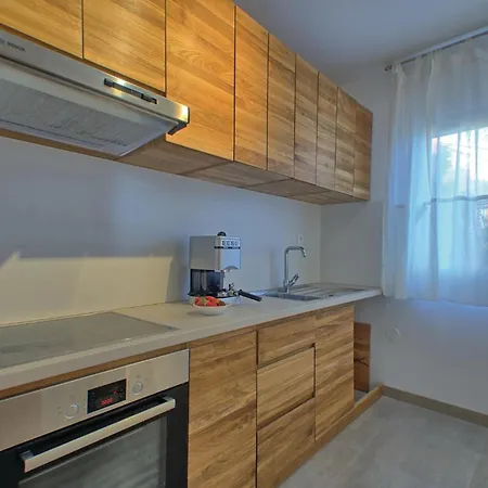 Six-bedroom In Prizba