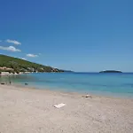 Six-bedroom In Holiday home *