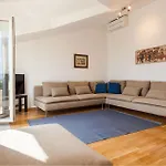 Six-bedroom In Nyaraló Prižba