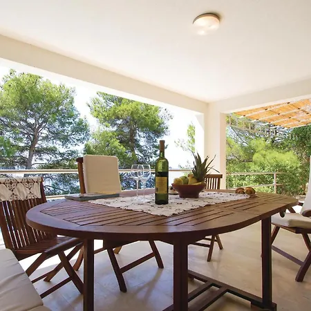 Six-bedroom In Nyaraló *