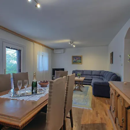 Gorgeous Home In Prizba