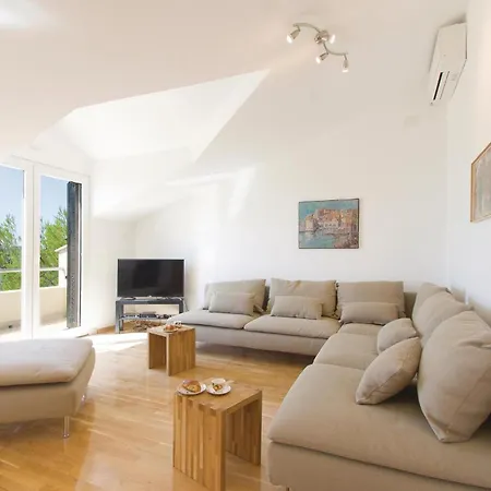 Six-bedroom In * Prižba