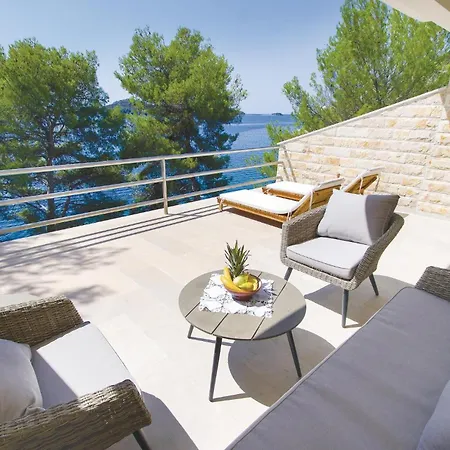 Six-bedroom In Nyaraló