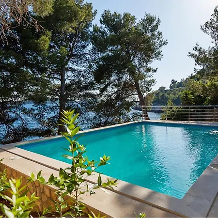 Holiday home Six-bedroom In