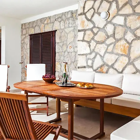 Gorgeous Home In Prizba