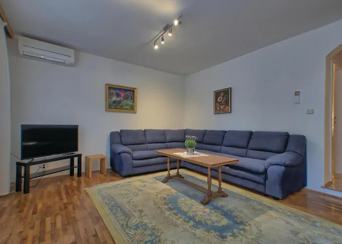 Six-bedroom In *