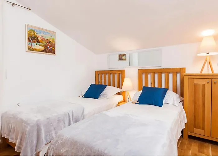 Six-bedroom In