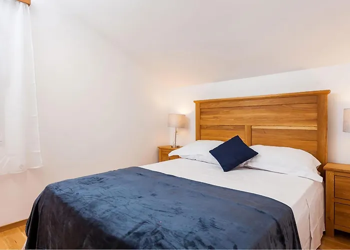 Six-bedroom In *