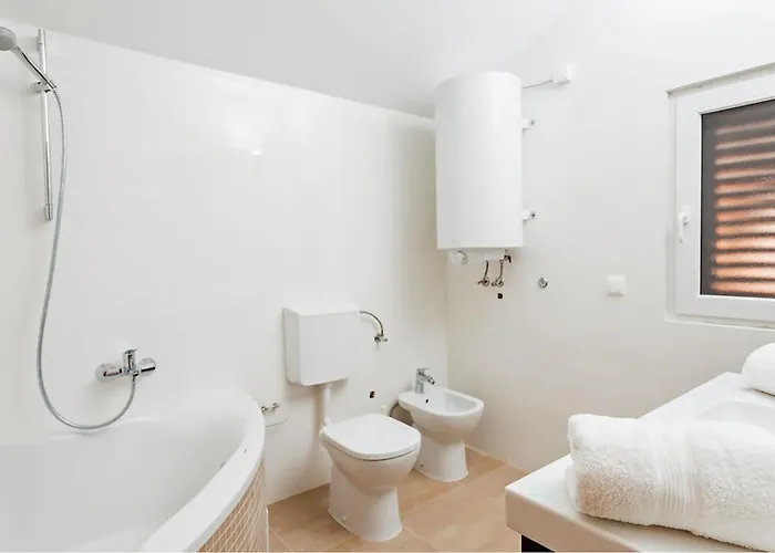 Six-bedroom In Prižba